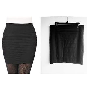 MSRP$128 Romeo &Juliet Couture pleated zip mini